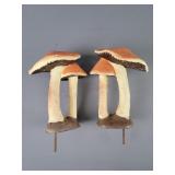 2x The Bid Mushroom Yard Ornaments