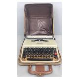 Vintage Olivetti Lettera 22 Portable Typewriter