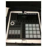 MASCHINE DRUM CONTROLLER (IN SHOWCASE)