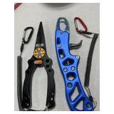 FISH PLIERS AND FISH LIP GRIPPERS