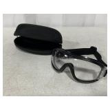 SAFETY GOGGLES W CASE