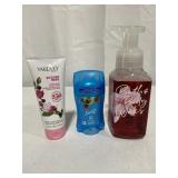 ASSORTED BATHROOM ITEMS 3PCS