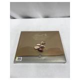LINDT, SWISS LUXURY SELECTION CHOCOLATES 415 G.