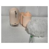 ASSORTED BATHROOM ACCESSORIES