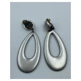 SHINY SILVER TONED OVERSIZED VINTAGE CLIP