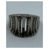 LARGE SHINY STATEMENT RING  SZ APPROX 10.5 -