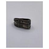 ANTIQUE STERLING TOOLED RING (NOTE NEEDS REPAIR