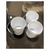 3 USED BUCKETS 20 L. EACH