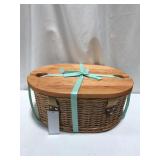 HAP TIM PICNIC BASKET WITH 7 PCS OF SILVER WARE