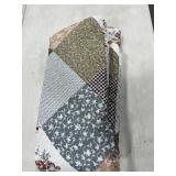 KING SIZED QUILT AND PILLOW CASES
