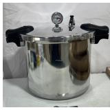 25L PRESSURE CANNER USED 25L PRESSURE CANNER USED