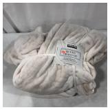 KIRKLAND QUEEN PLUSH BLANKET(IVORY) DIRT MARKS