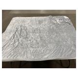 ELECTRIC HEATED THROW BLANKET - 70 X 60 - USED -