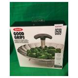 GOOD GRIPS STEAMER WITH EXTENDALE HANDLE