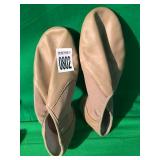 WOMANS BALLET SHOES 7.5