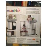 MUNCHKIN EXTENDING METAL GATE