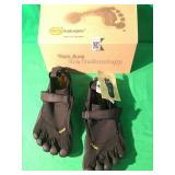 VIBRAM SHOES (11.5 MEN)