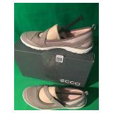 ECCO SHOES (9.5 WOMEN) ECCO SHOES (9.5 WOMEN)