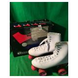 CHICAGO SKATES (SIZE 9) CHICAGO SKATES (SIZE 9)
