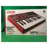 AKAI MPK MINI KEYBOARD AND PAD CONTROLLER AKAI MPK MINI KEYBOARD AND PAD CONTROLLER