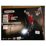 LIFETIME 18' SHATTERPROOF FUSION BACKBOARD LIFETIME 18' SHATTERPROOF FUSION BACKBOARD