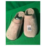 ISOTONER SLIPPERS (9.5 WOMEN) ISOTONER SLIPPERS (9.5 WOMEN)