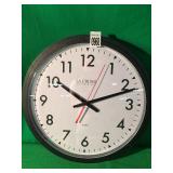 LA CROSSE QUARTZ WALL CLOCK LA CROSSE QUARTZ WALL CLOCK