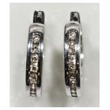 14K WHITE GOLD DIAMOND (0.15CT) HUGGIE STYLE