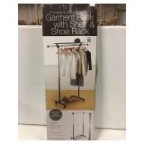 PORTABLE AND ADJUSTABLE GARMENT RACK