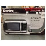 DANBY .9 CU. FT MICROWAVE OVEN