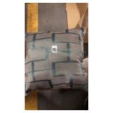 DÉCOR PILLOW 16 X 16' DÉCOR PILLOW 16 X 16'