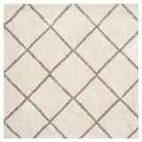 SAFAVIEH AREA RUG *5'X5'* SAFAVIEH AREA RUG *5'X5'*