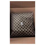 2 PCS 16 X 16' PILLOW 2 PCS 16 X 16' PILLOW
