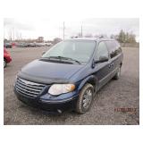 2005 CHRYSLER TOWN & COUNTRY LIMITED 235540 KMS