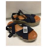 AMERICAN EAGLE WOMENS SZ US 7