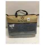 ACTCUT4.5 CM THICK CARPET 47' X 63'