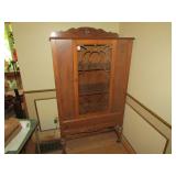CHINA CABINET - WALNUT FINISH - APPROX. 36' CHINA CABINET - WALNUT FINISH - APPROX. 36'