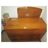 DRESSER / MIRROR / CHEST OF DRAWERS / DRESSER / MIRROR / CHEST OF DRAWERS /