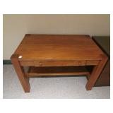 OAK WRITING DESK APPROX. 44' LONG X 26.5 ' WIDE OAK WRITING DESK APPROX. 44' LONG X 26.5 ' WIDE