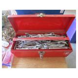 1 TOOL BOX / ASSORTED HAND TOOLS 1 TOOL BOX / ASSORTED HAND TOOLS