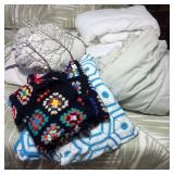 LOT ASSORTED BLANKETS / COMFORTERS LOT ASSORTED BLANKETS / COMFORTERS
