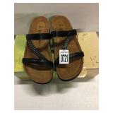 NAOT SLIPPERS SZ 35 NAOT SLIPPERS SZ 35