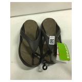 CROCS SLIPPERS SZ 7 MENS SIZE 9 WMNS