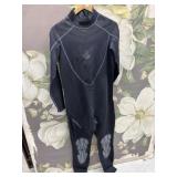 Akona Wetsuit Size Large