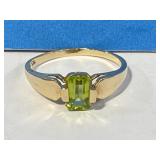 10 kt Gold Peridot Ring Size 8 3/4