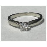 10 kt White Gold Diamond Ring