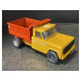 ERTL Structo Dump Truck