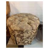 Tufted ottoman 23" dia