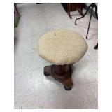 Swiveling stool