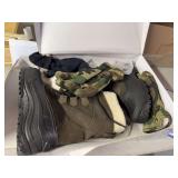 Size 10 winter boots. & gloves